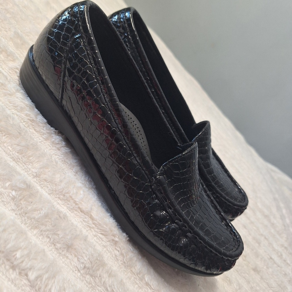 SAS Tripad Simplify Patient Leather Loafer Womans 7M Black Croc Embossed Comfort